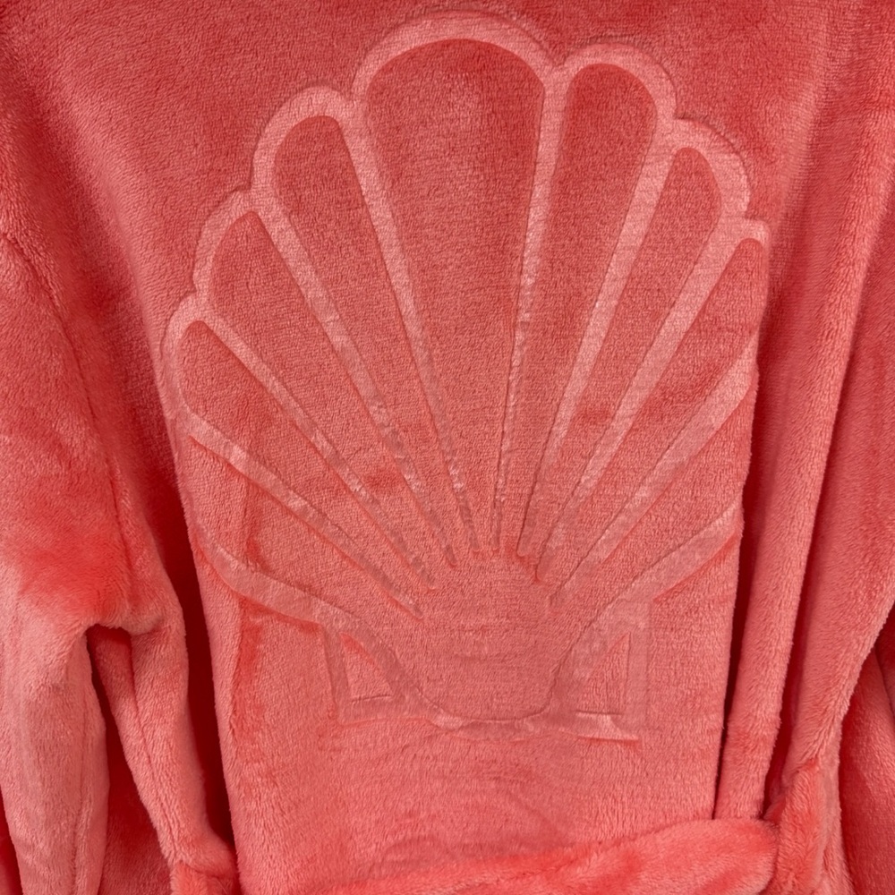 Salt Sisters Plush Shell Robe. - Picture 6 of 10